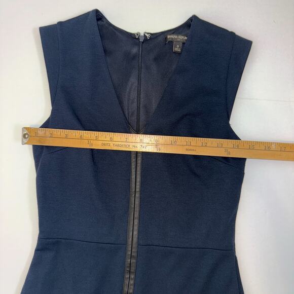 Banana Republic Sheath Dress Women’s 0 Navy V‑Neck Faux Leather Trim Workwear - Picture 9 of 13
